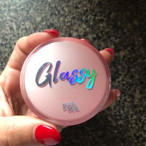 Glossy face cream